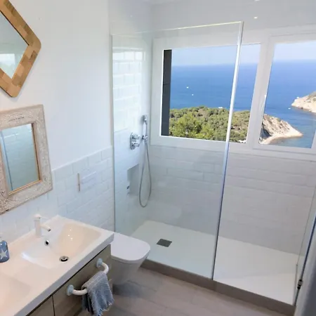 Stunning With Panoramic Ocean Views *