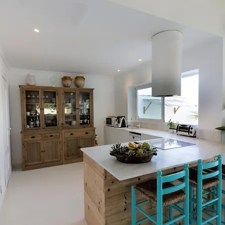 Stunning With Panoramic Ocean Views Villa