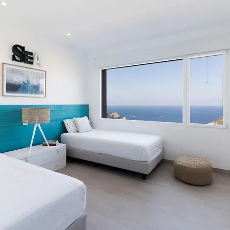 Willa Stunning With Panoramic Ocean Views *